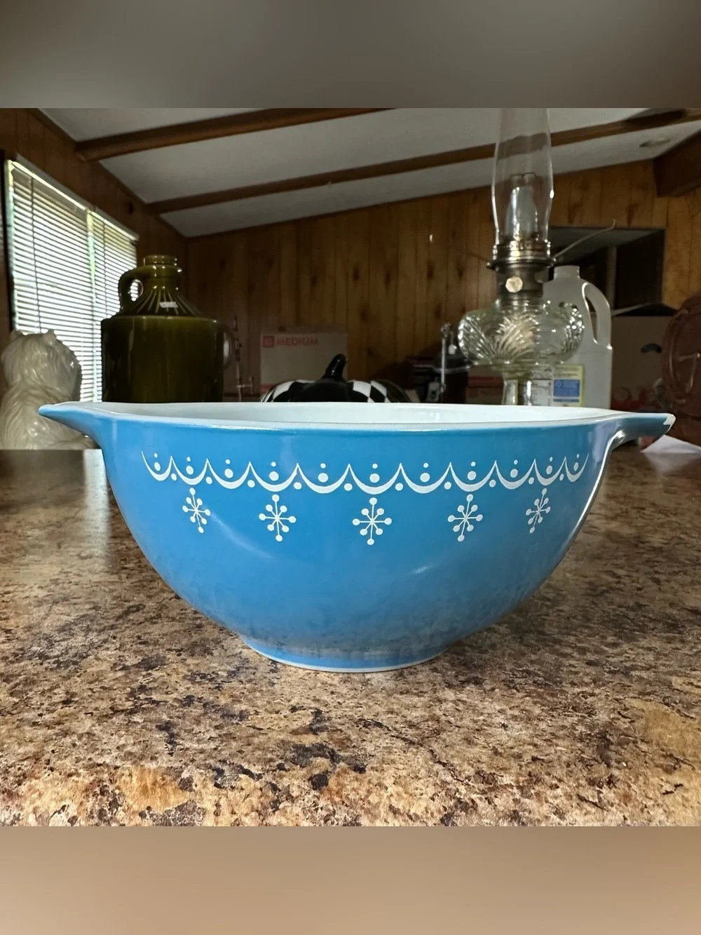 VTG 70's 11/2 Qt Pyrex Cinderella Mixing Bowl #442 In Blue Snowflake Garland GC